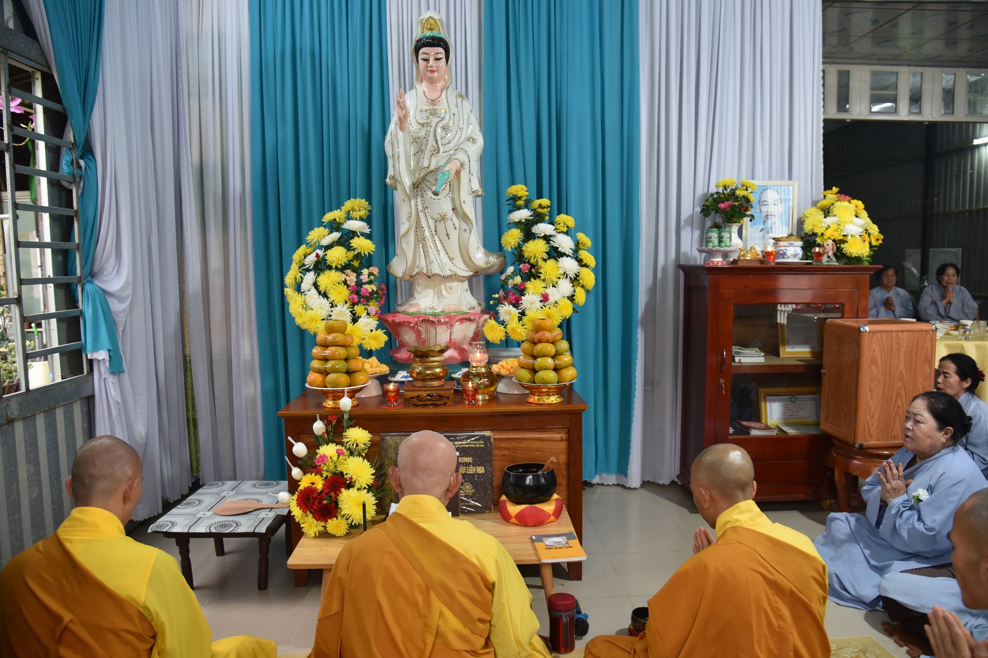Chanting sutra, releasing creatures to pray for peace in Tan Thanh, Long An by the Charity Board